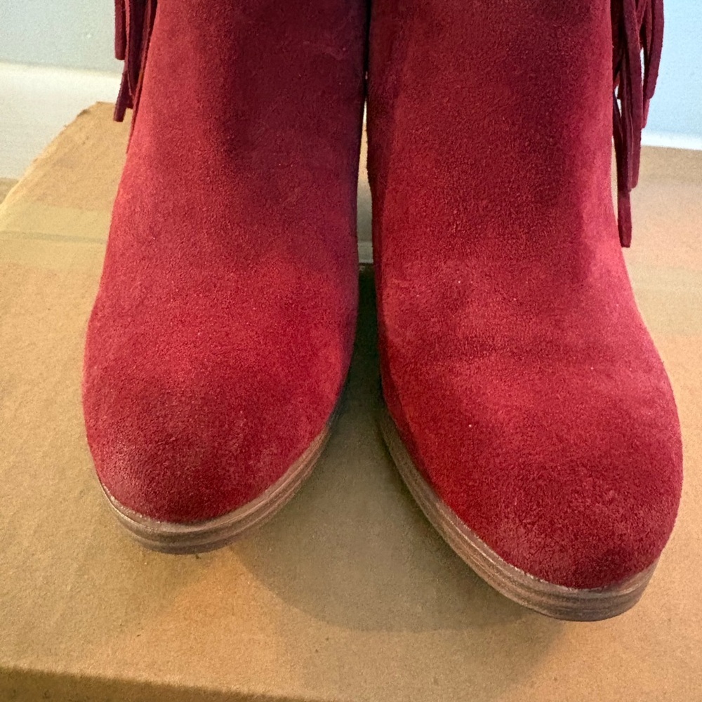 Vince Camuto Red Suede festival Fringe Cowboy Western Ankle Boots size 9.5 - Picture 3 of 5